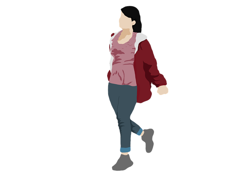 Een wandelende vrouw, gekleed in een grijze broek, een oudroze shirt en een donkerrode jas.